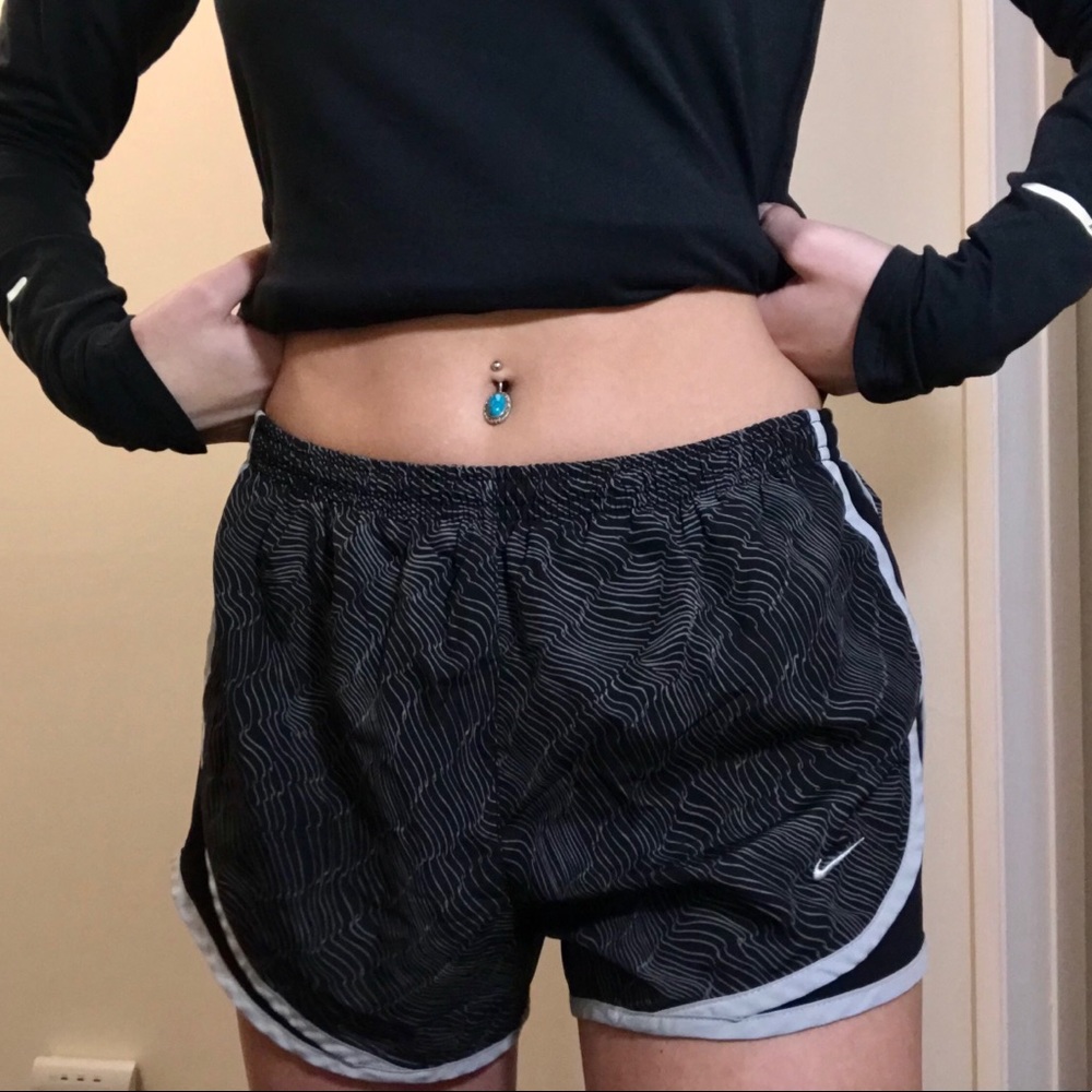 Nike Dri Fit Shorts - Small - Picture 3 of 4